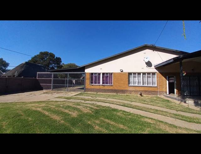 5 BEDROOM HOUSE FOR SALE IN MAYVILLE